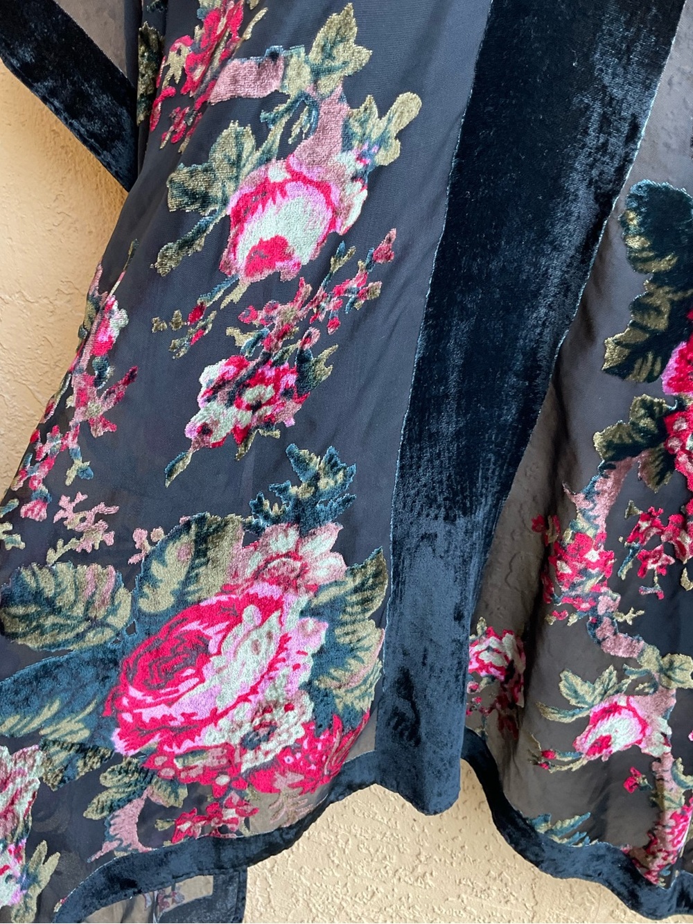 Woven Heart velvet kimono ROSES semi sheer , wine red, black, pink,
OSFM BOHO - Picture 12 of 16
